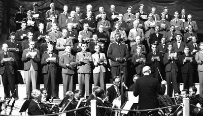 Paul Robeson sings in Wales